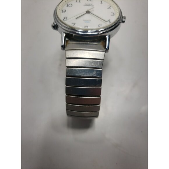 Timex Indiglo Quartz Watch W/ Silver Toned Stainless Steel Expansion Band - Picture 7 of 7